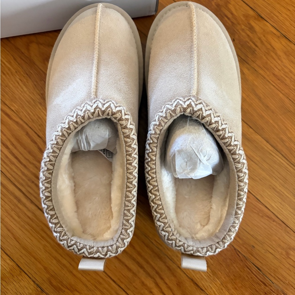 Slippers - Picture 3 of 6